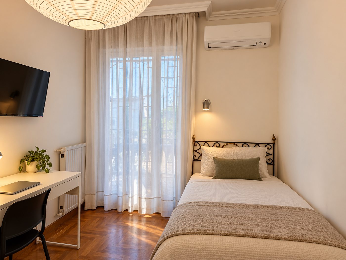 Stanza 3 – letto e porta finestra